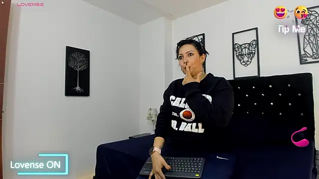 Chatroom XXX en direct de FelinaJohnson