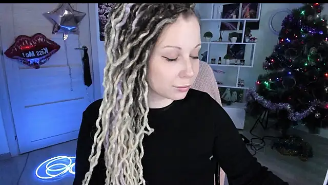 HoneySallyMoore Adlı Modelin Canlı XXX Sohbeti