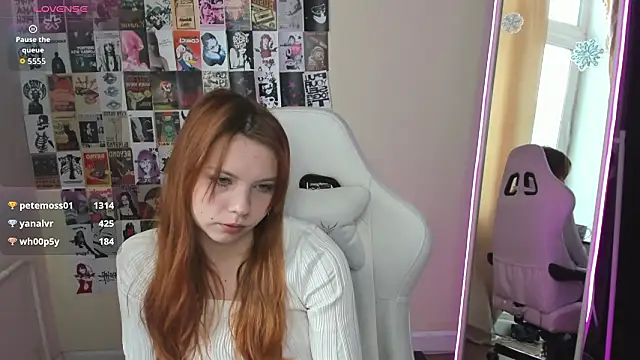 EmberVexen Webcam Show