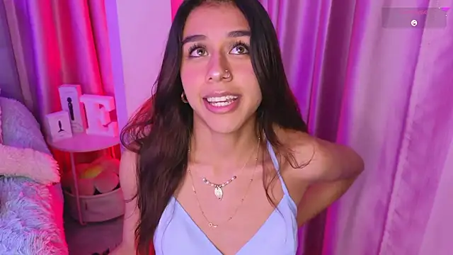 Emiily_Scott1 Adlı Modelin Canlı XXX Sohbeti