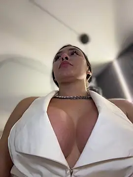 Chatroom XXX en direct de LAURA_VANESA