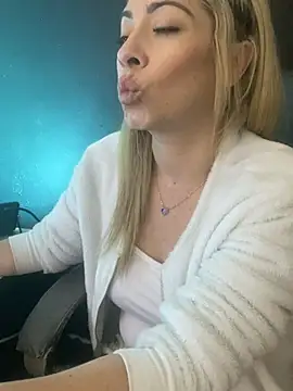 viktoria_davis_ Adlı Modelin Canlı XXX Sohbeti