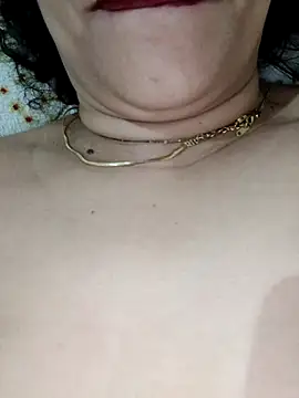 Linasexxey: διαδικτυακό σόου στην κάμερα