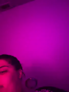 1n0nlythroat Adlı Modelin Canlı XXX Sohbeti