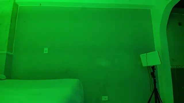 TyagoRoberts_'s Live XXX Chat