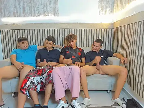 friendslikeplay's Live XXX Chat