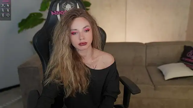 Kisasolo Adlı Modelin Canlı XXX Sohbeti