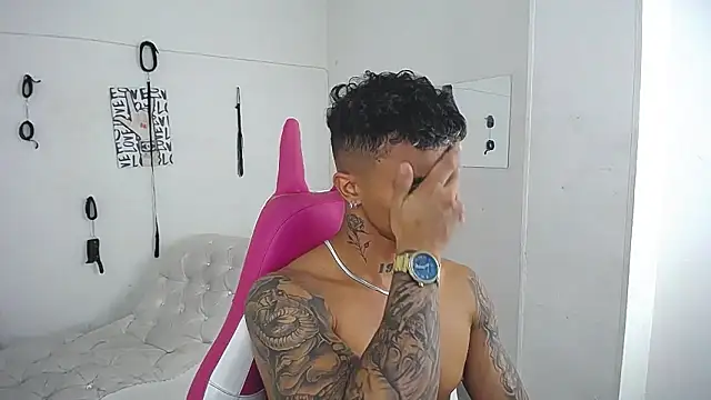 Leonard_Price Adlı Modelin Canlı XXX Sohbeti