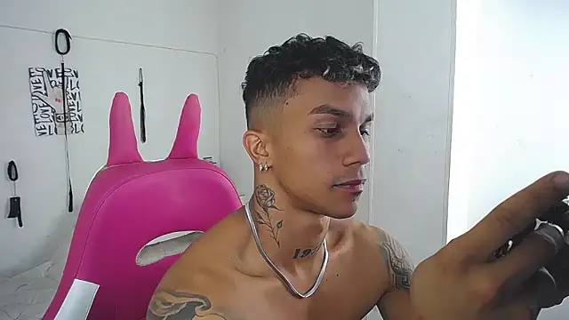 Chat XXX en directo de Leonard_Price