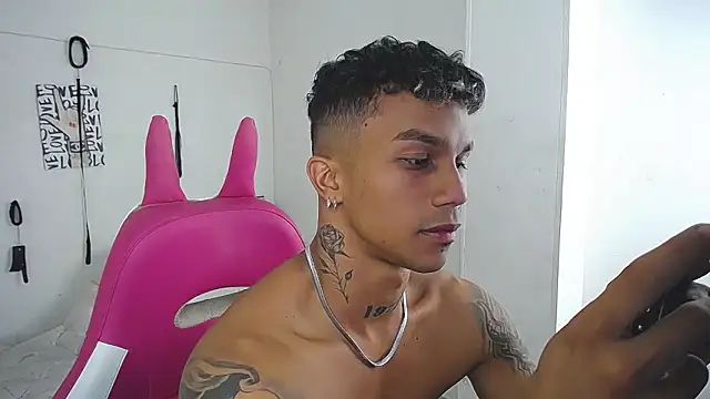 Živý XXX chat Leonard_Price