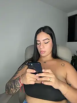 Emily_Kurth23 Adlı Modelin Canlı XXX Sohbeti