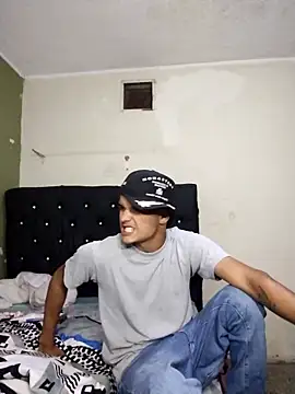 Deepthroat18yo Show in webcam