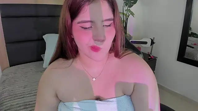 ivy_velvet Adlı Modelin Canlı XXX Sohbeti