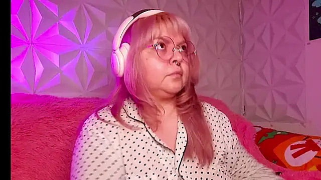 Chatroom XXX en direct de Satyn_doll