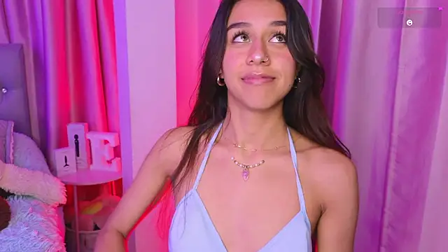 Emiily_Scott1 Adlı Modelin Canlı XXX Sohbeti