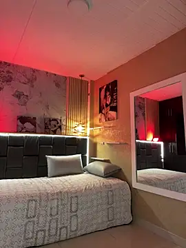 Im-Lola's Live XXX Chat