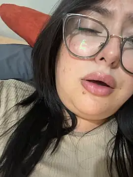 MileyGia 现场XXX聊天