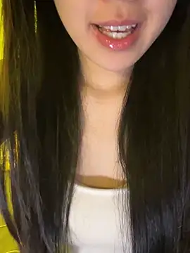 Uyennii02: απευθείας συνομιλία ΧΧΧ