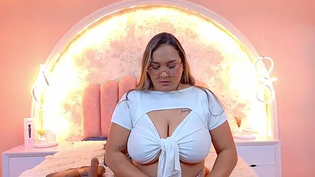 MiaLaurents' Live XXX Chat