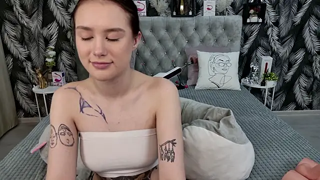 CarolineTenders' Live XXX Chat