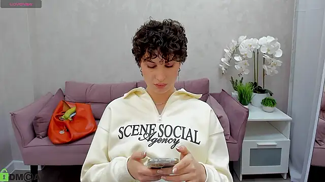 Adeline_Perle's Live XXX Chat