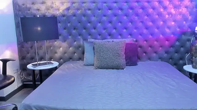 NatQueen's Live XXX Chat