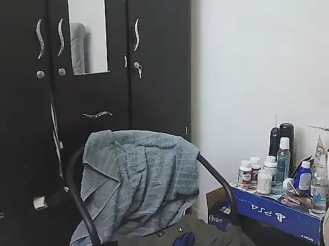 AlphaLatinoBear's Live XXX Chat