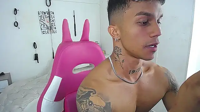 Leonard_Price Live XXX-Chat