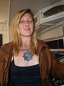 SheIsSomething Live XXX-Chat