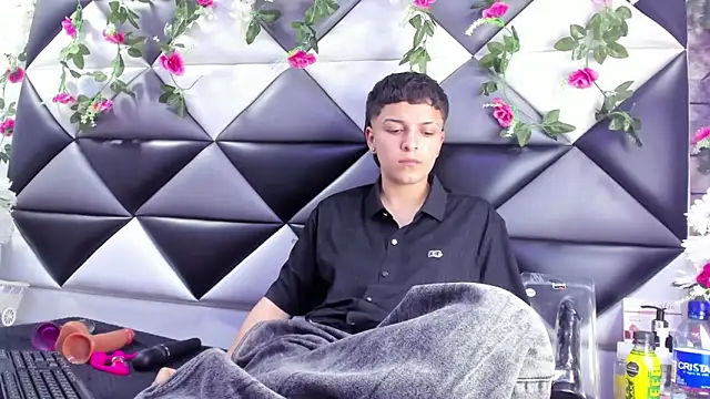 Megan_Thompson_ Live XXX-Chat