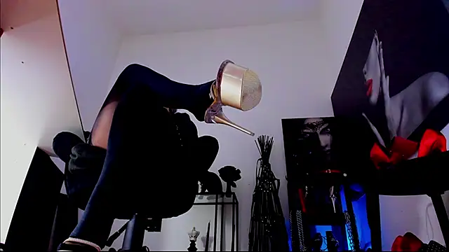 MistressDemisweet Adlı Modelin Canlı XXX Sohbeti