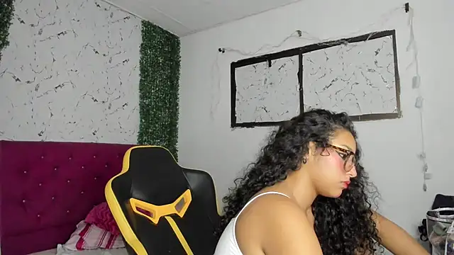 Онлайн чат XXX emily_stars1