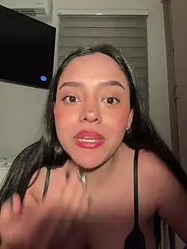 kenndall_21 Adlı Modelin Canlı XXX Sohbeti