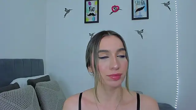 im_sarah34's Live XXX Chat