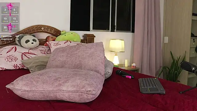 Chat XXX ao vivo de Raven06_