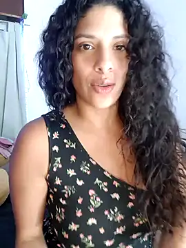 Chatroom XXX en direct de Shura_xxxBig