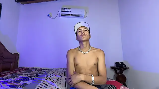 Toy_boy777 Chat XXX in diretta