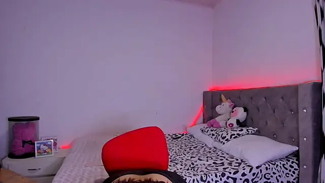 naive_natty10 Adlı Modelin Canlı XXX Sohbeti