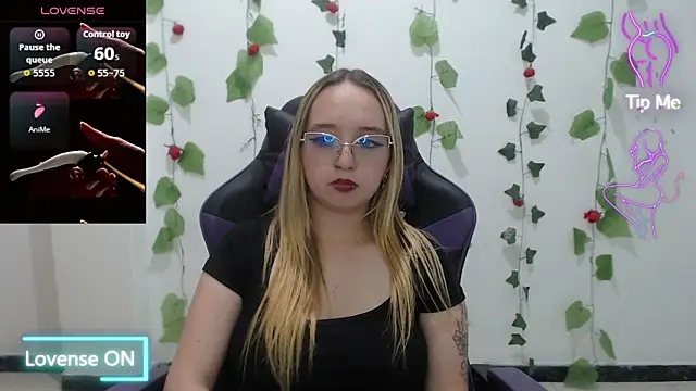 Liaroberts1 Adlı Modelin Canlı XXX Sohbeti