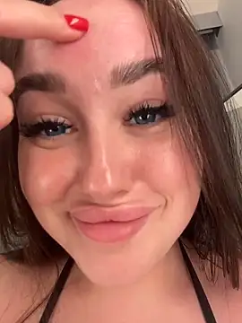 KiraSunshine 即時 XXX 聊天