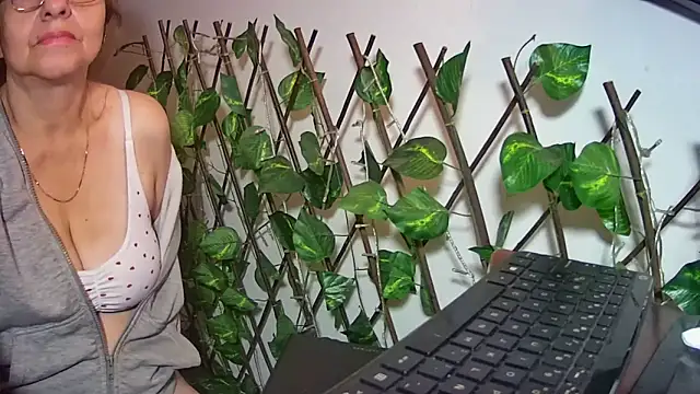 nicoltatiana_ 即時 XXX 聊天