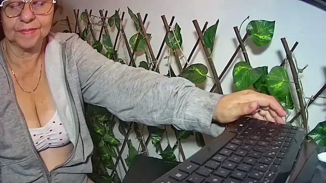 Онлайн чат XXX nicoltatiana_