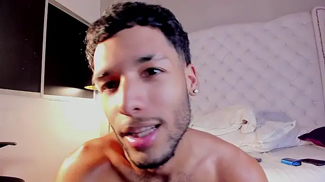 Thiagoferreti's Webcam Show