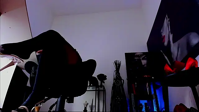 MistressDemisweet Adlı Modelin Canlı XXX Sohbeti