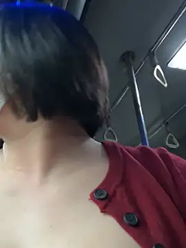 May-Squirt 现场XXX聊天