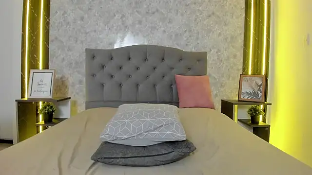 GiannaSlimJB's Live XXX Chat