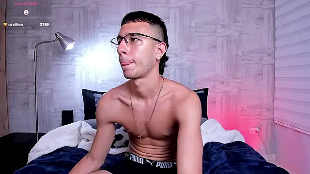 SymonPrince Adlı Modelin Canlı XXX Sohbeti