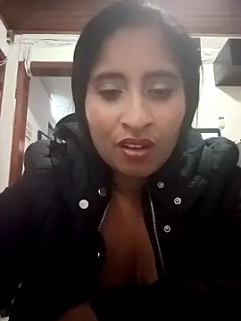 CarolinaNavas33's Live XXX Chat