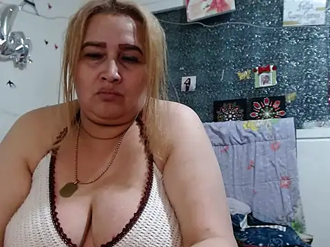 Perla1981--'s Live XXX Chat
