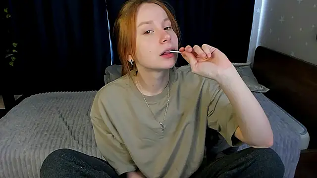 Show de Lola_Raivis_ na webcam